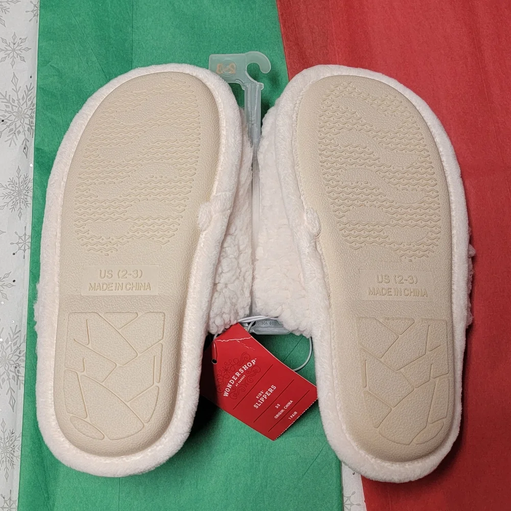 Wondershop Kid’s Off White Santa Smiley Slippers NWT Children’s Size 2-3 Plush